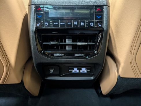 Used 2022 Jeep Grand Cherokee Summit image 11