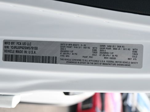 Used 2025 Jeep Wrangler Unlimited Sahara w/ Safety Group AWD/4WD image 17