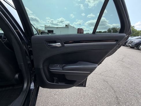 Used 2019 Chrysler 300 S AWD/4WD image 29
