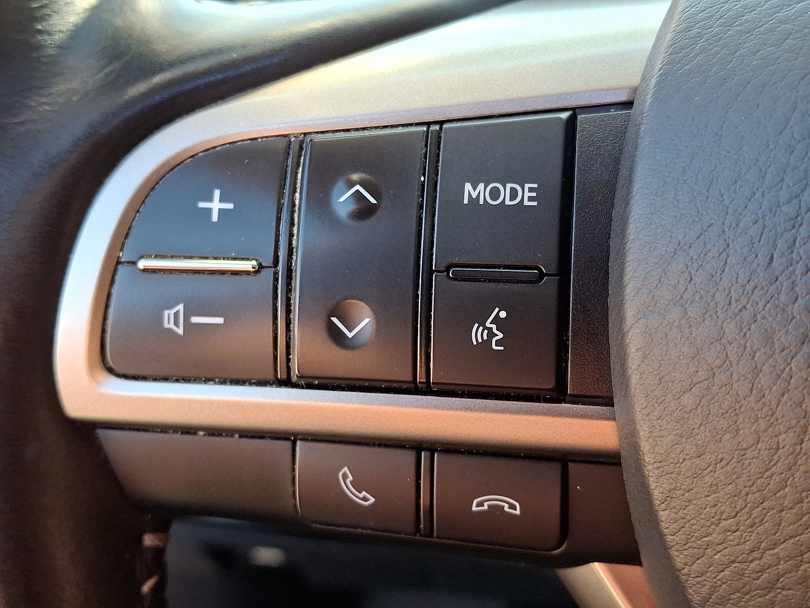 Certified 2020 Lexus RX 350L Premium w/ Premium Package AWD/4WD image 22