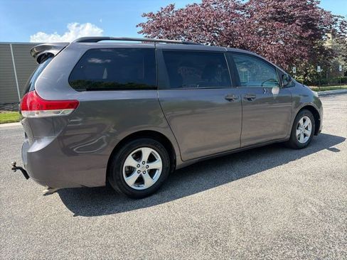 Used 2013 Toyota Sienna LE FWD image 7