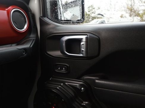 Used 2023 Jeep Gladiator Rubicon w/ Cold Weather Group image 26