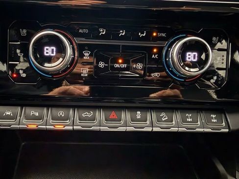 Used 2024 GMC Sierra 1500 AT4X image 39