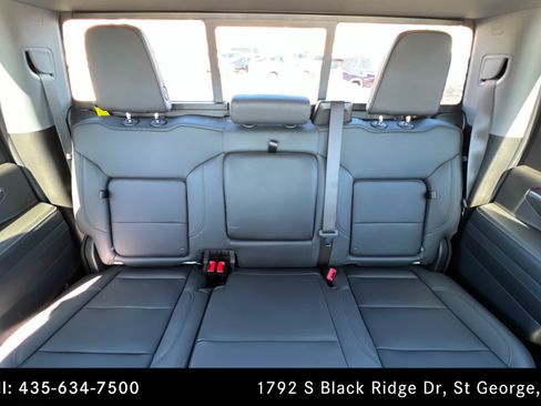 Used 2024 GMC Sierra 2500 SLT w/ SLT Premium Package image 24