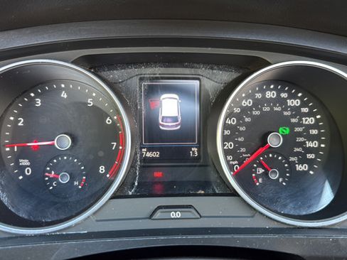 Used 2019 Volkswagen Tiguan SE w/ Panoramic Sunroof Package FWD image 18