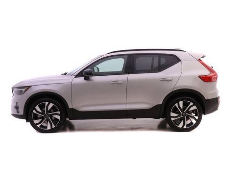 Certified 2025 Volvo XC40 B5 Plus w/ Protection Package Premier image 3