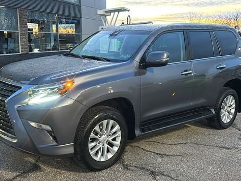Used 2023 Lexus GX 460 Premium w/ Premium Package image 2