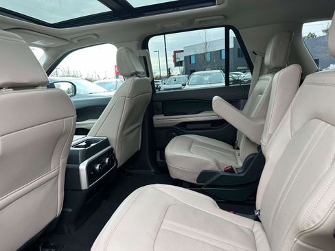 Used 2024 Ford Expedition Limited image 9