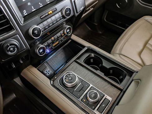 Used 2018 Ford Expedition Limited AWD/4WD image 23