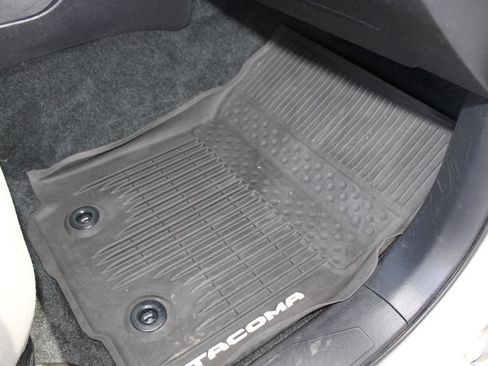 Used 2020 Toyota Tacoma SR AWD/4WD image 43