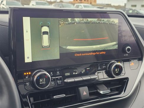 Used 2023 Toyota Highlander Platinum image 25