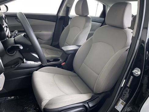 Used 2019 Kia Forte LXS FWD image 12