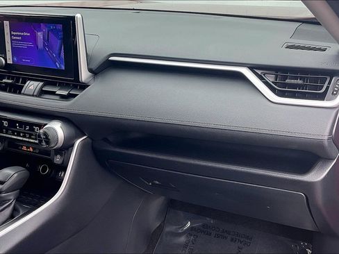 Used 2025 Toyota RAV4 XLE AWD/4WD image 21
