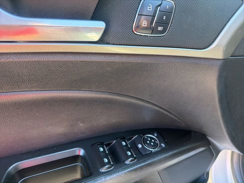 Used 2017 Ford Fusion SE w/ Equipment Group 202A image 13