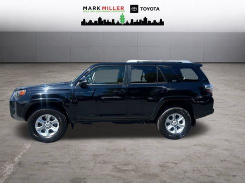 Used 2018 Toyota 4Runner SR5 Premium AWD/4WD image 2