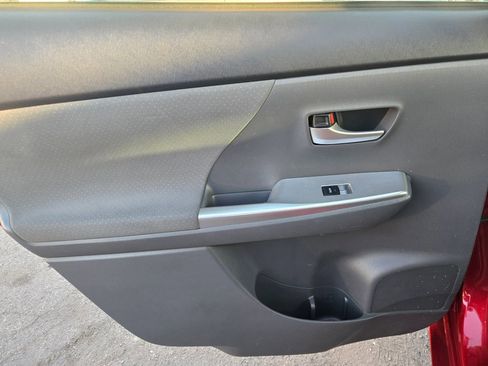 Used 2012 Toyota Prius V Three image 12