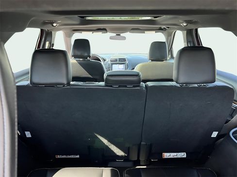 Used 2019 Ford Explorer Limited w/ Ford Safe & Smart Package image 17