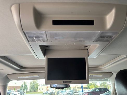 Used 2013 Chevrolet Suburban LTZ image 13