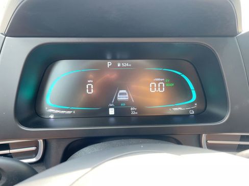 Used 2025 Hyundai Elantra Blue image 41