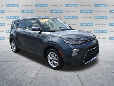Used 2022 Kia Soul LX w/ Technology Package FWD image 3