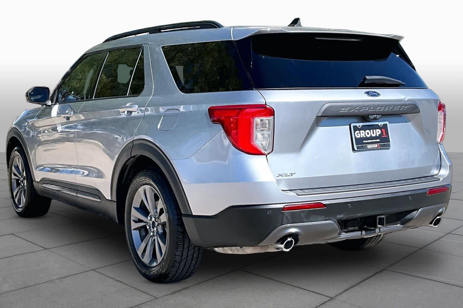 Used 2022 Ford Explorer XLT w/ Equipment Group 202A RWD image 12