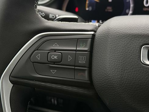 New 2025 Jeep Grand Cherokee Altitude image 16