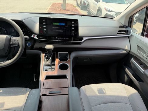 Used 2022 Toyota Sienna LE FWD image 22