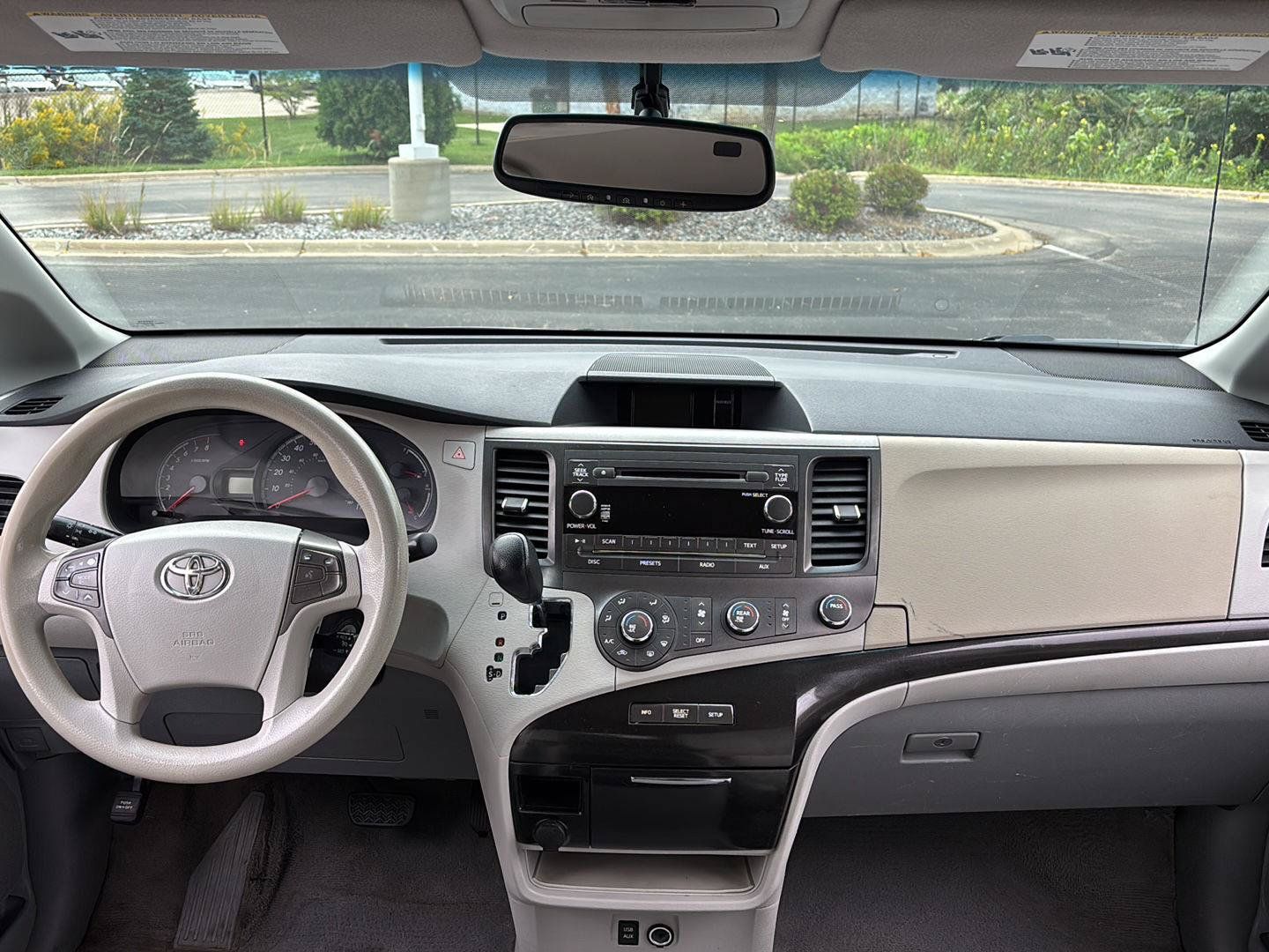 Used 2011 Toyota Sienna LE w/ Towing Pkg FWD image 18