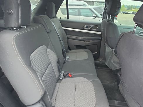 Used 2017 Ford Explorer XLT image 14