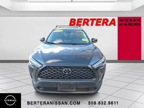 Used 2022 Toyota Corolla Cross LE image 3