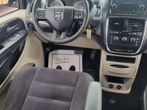 Used 2015 Dodge Grand Caravan American Value Package FWD image 14