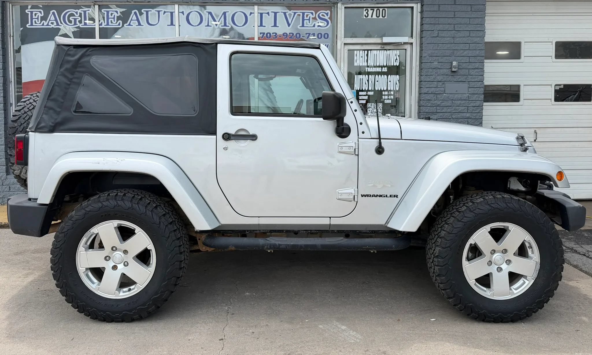 Used 2010 Jeep Wrangler Sahara w/ Trailer Tow Group AWD/4WD image 2