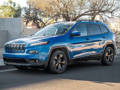 Used 2018 Jeep Cherokee Latitude w/ Altitude Package image 1