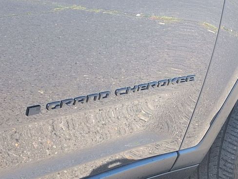 Used 2023 Jeep Grand Cherokee Altitude AWD/4WD image 28