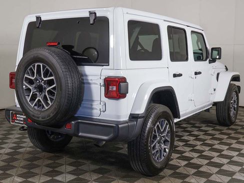 Used 2025 Jeep Wrangler Unlimited Sahara AWD/4WD image 8
