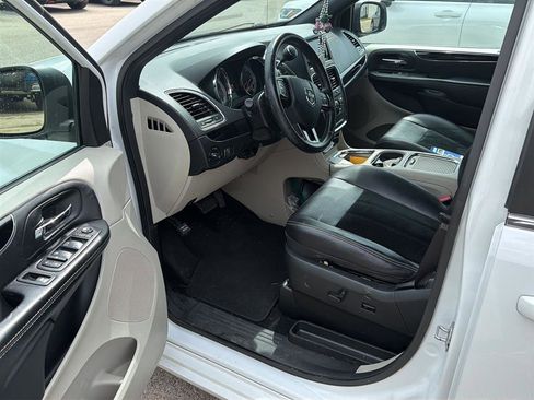 Used 2018 Dodge Grand Caravan SXT FWD image 5