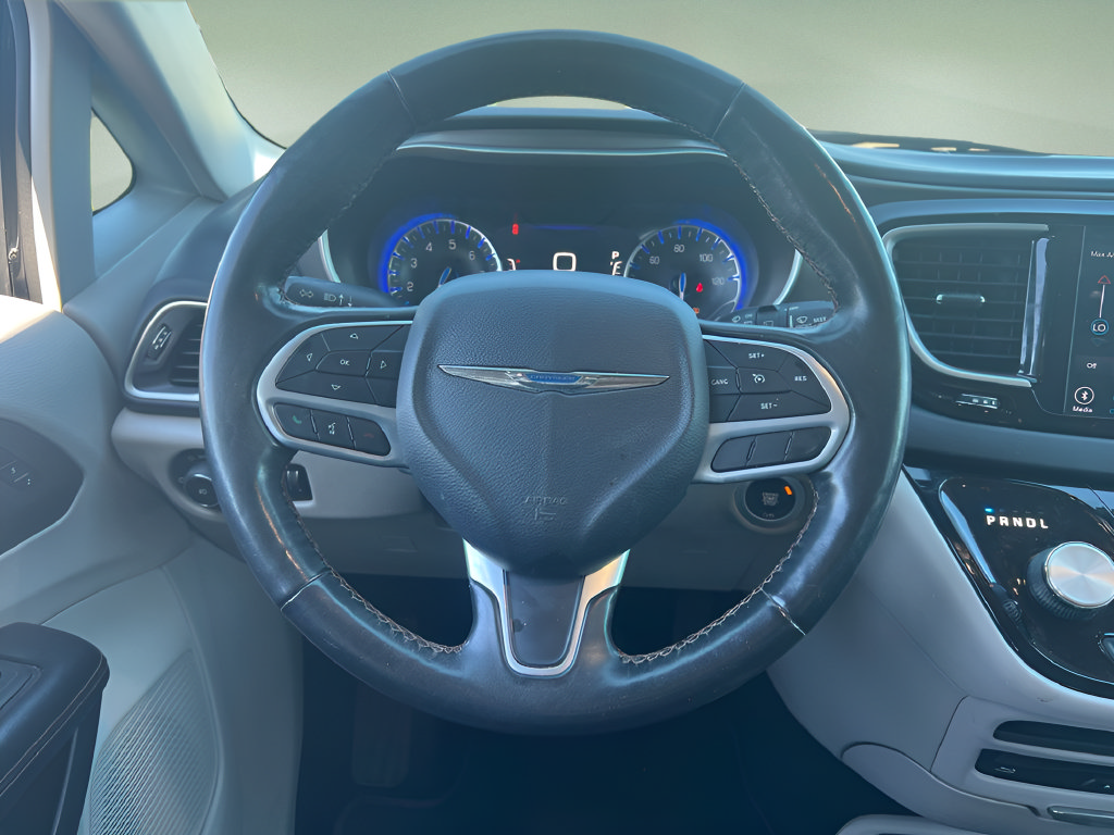 Used 2020 Chrysler Pacifica Touring-L Plus FWD image 19