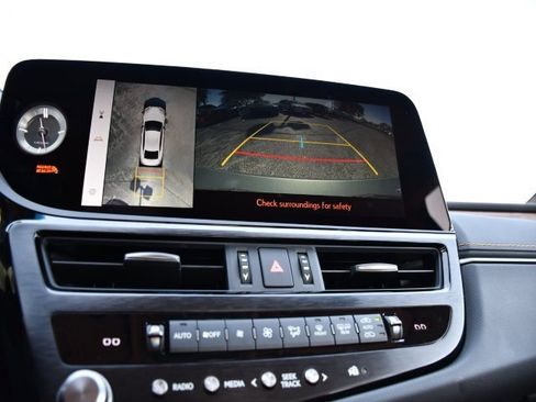 New 2025 Lexus ES 300h w/ Luxury Package image 15