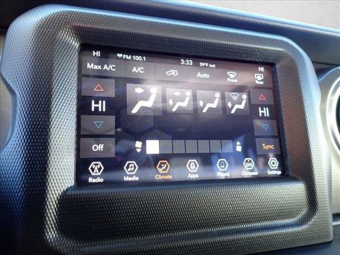 Used 2019 Jeep Wrangler Unlimited Sahara image 19