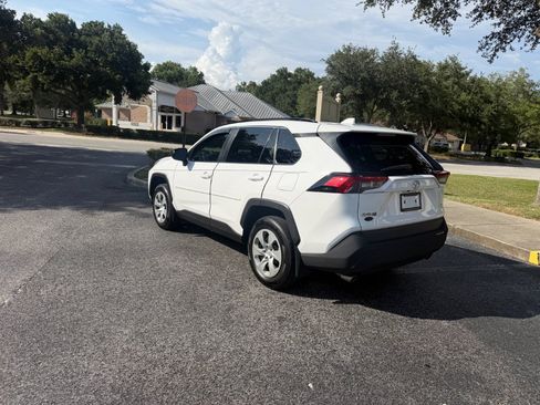 Used 2021 Toyota RAV4 LE FWD image 10