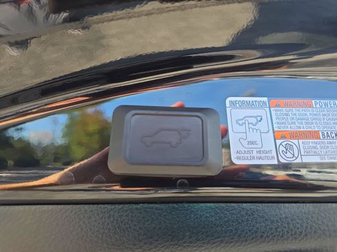 Used 2015 Toyota RAV4 Limited w/ Technology Package AWD/4WD image 29