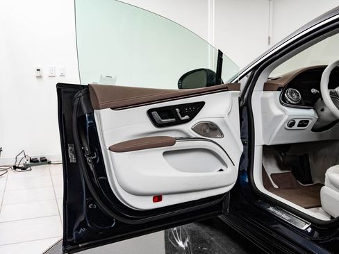 Certified 2023 Mercedes-Benz EQS 580 4MATIC Sedan image 31