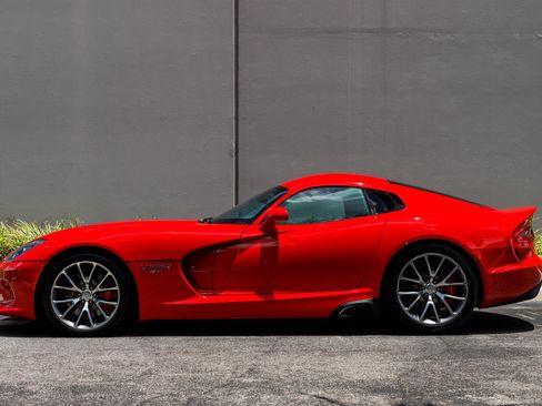 Used 2017 Dodge Viper GTC RWD image 2