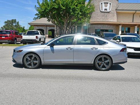 Used 2025 Honda Accord Sport image 2