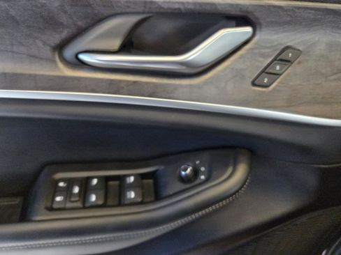 Used 2024 Jeep Grand Cherokee Limited w/ Luxury Tech Group II image 13