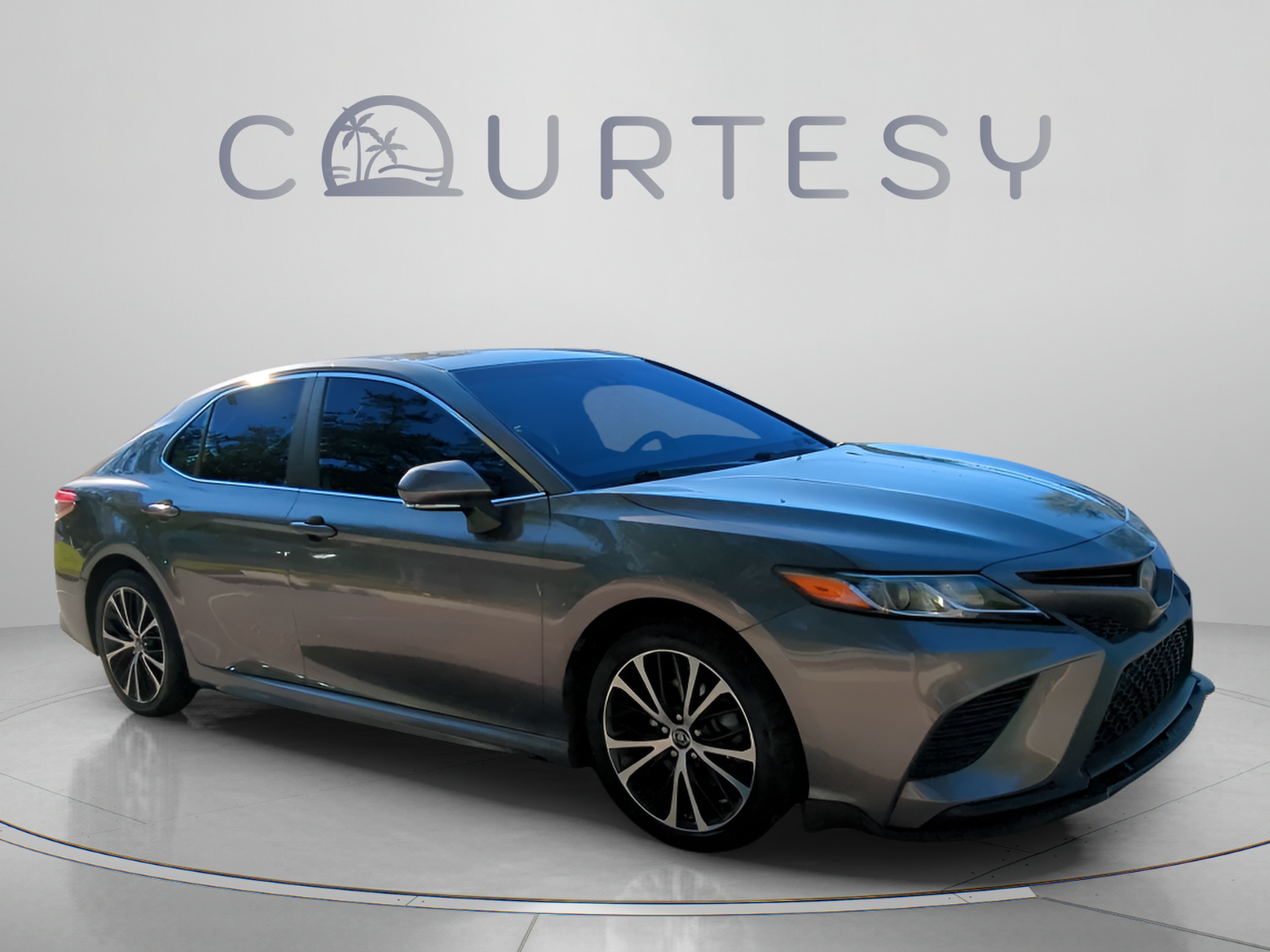Used 2018 Toyota Camry SE w/ Convenience Package FWD image 9