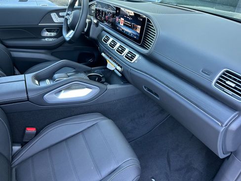 New 2026 Mercedes-Benz GLS 580 4MATIC image 17