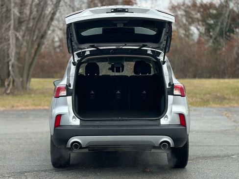 Used 2020 Ford Escape SE image 27