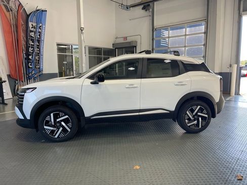 New 2026 Nissan Kicks SV w/ SV Premium Package FWD image 5