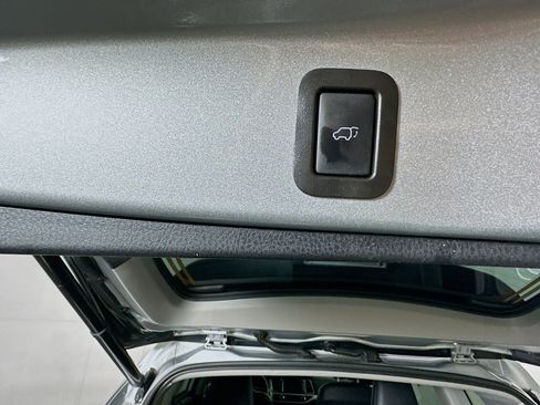 Used 2019 Toyota Highlander XLE FWD image 31